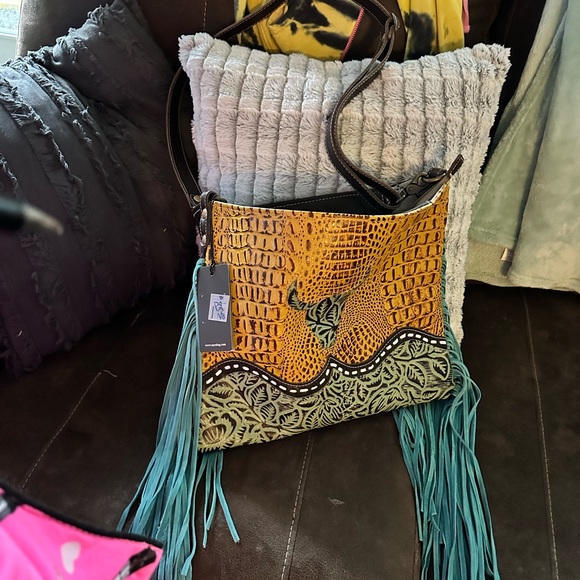 Beautiful New purse and matching wallet - Picture 2 of 6